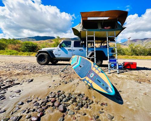 Explore Maui's diverse campgrounds and uncover the island's beauty from fresh perspectives every day as you journey with Aloha Glamp's great jeep equipped with a rooftop tent