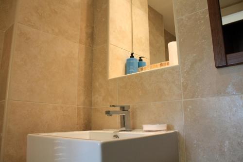 Merchants Place Apartment - image 2