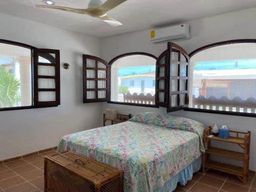 Casa familiar, alberca privada, pasos de la playa in Progreso, Mexico