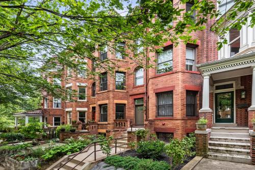 2bd 2ba apartment in townhouse in Washington, USA