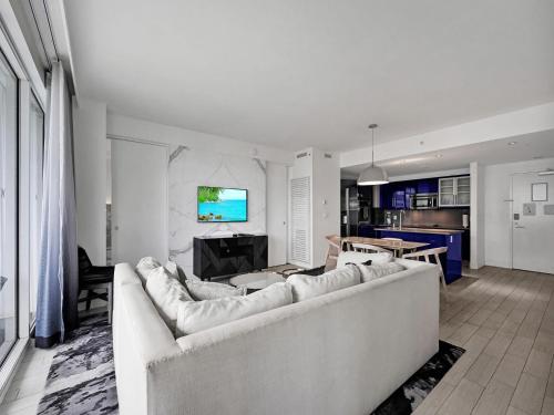 WVR Vacation Residences 907 - Tap to explore photos