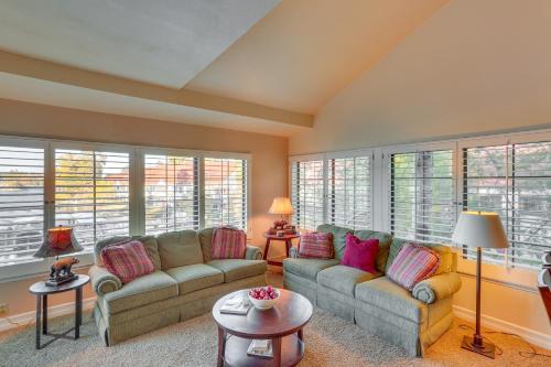 Waterfront Lake Arrowhead Townhome with Balconies! in Lake Arrowhead, USA