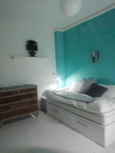 comfortable single bluing room b&b, Granada (photo 7)