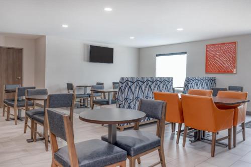 Holiday Inn Express - Rensselaer, an IHG Hotel