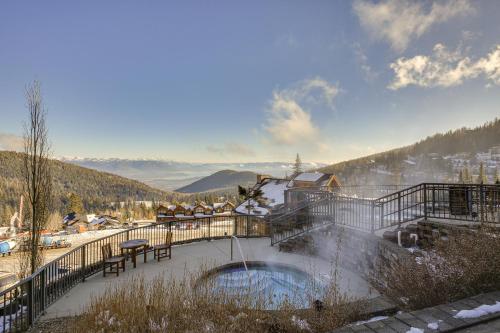 Luxe Schweitzer Condo with Hot Tub Ski-InandSki-Out!