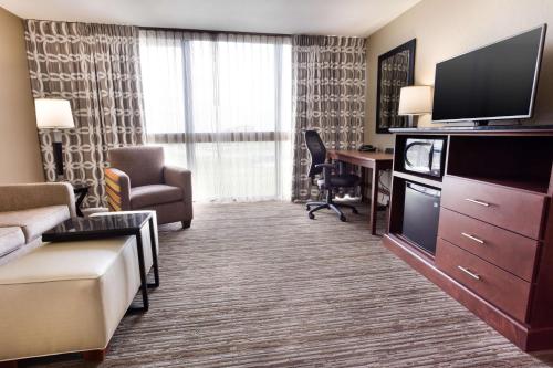 Drury Inn & Suites Kansas City Airport