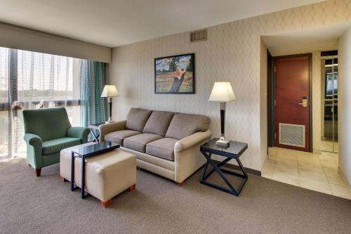 Drury Inn & Suites Houston Sugar Land