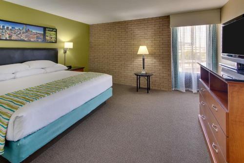 Drury Inn & Suites Houston Sugar Land