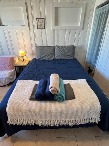 1 queen bed, 1 sofa bed