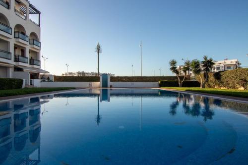 Apartment in city centre with pool, 5 min walk to beach photo 1
