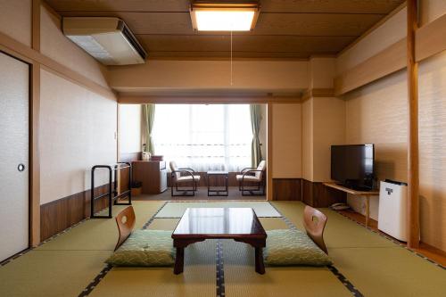 Japanese-Style Room - West Wing - Non-Smoking