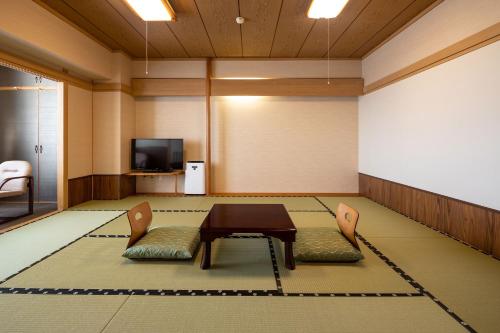 Economy Japanese-Style Room with Shared Bathroom - Main Building - Non-Smoking