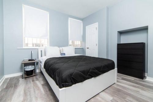 1st Floor - Free Parking - Washer & Dryer - AGH thumb 2