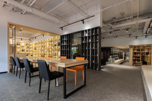 Cơ sở vật chất, Hangzhou Desti Youth Hostel West Lake-24H Reception& English Service& Cafe& Bar& Luggage Storage& La in Hàng Châu