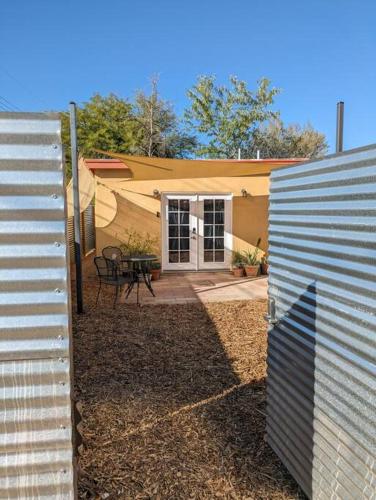 ทัศนียภาพภายนอกโรงแรม, Guesthouse w/ private access and patio near สวนฟันทาสติก แฟมิลี ฟัน