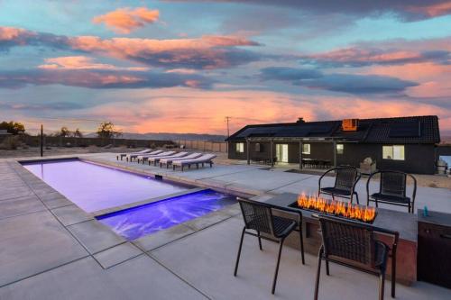 infinite stars house-2acres-PS5-Pool/Spa-EVcharger in Twentynine Palms, USA