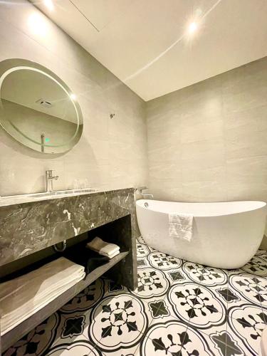 room detail thumbnail 2