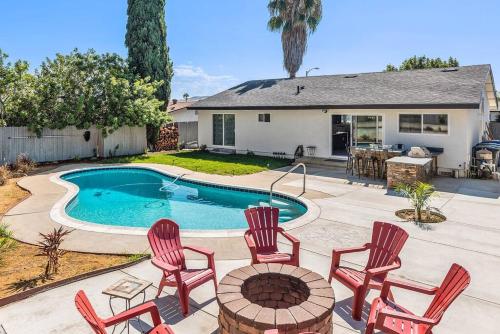 View, Entire Home Cheerful 3 beds 2 Bath Pool and Outdoor Grill Island, San Diego County, Poway in Poway (CA)