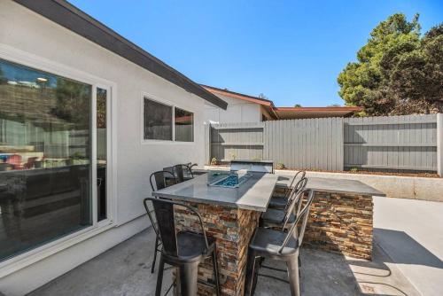 View, Entire Home Cheerful 3 beds 2 Bath Pool and Outdoor Grill Island, San Diego County, Poway in Poway (CA)