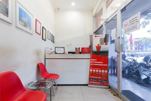 Lobby, RedDoorz @ Garden Boulevard Citra Raya Tangerang in Panongan