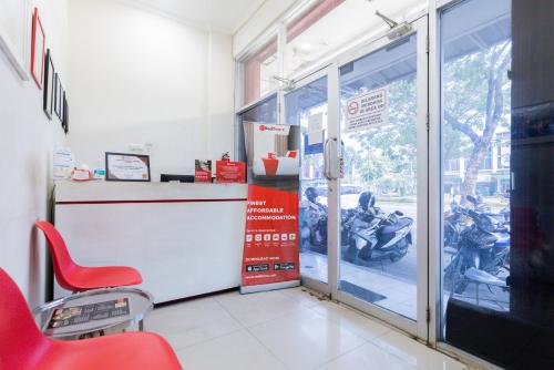 Lobby, RedDoorz @ Garden Boulevard Citra Raya Tangerang in Panongan