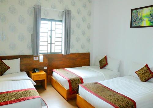 3 double beds