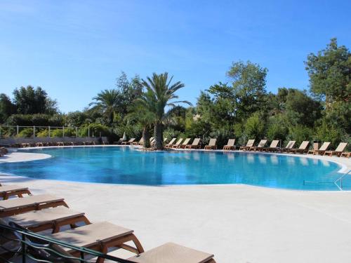 Apartment room in Charmant T2 climatise avec terrasse et piscine proche plages et commerces - FR-1-768-5
