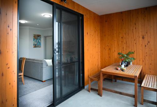 ระเบียง/ชานเรือน, Mansfield Apartments in แมนส์ฟิลด์