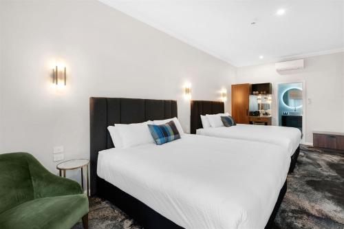 St Hugh Hotel Wagga Wagga in Wagga Wagga