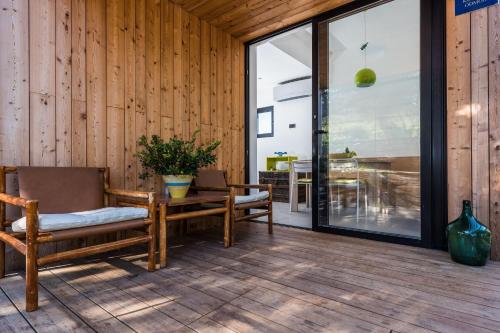 balkon/terras, Villa Sun House with Rooftop Jacuzzi & Sea View - Happy Rentals in Dragove