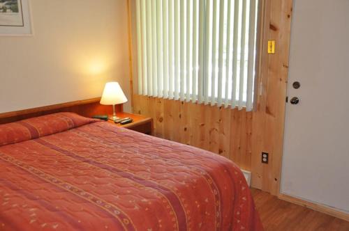 Queen Room with Lake View