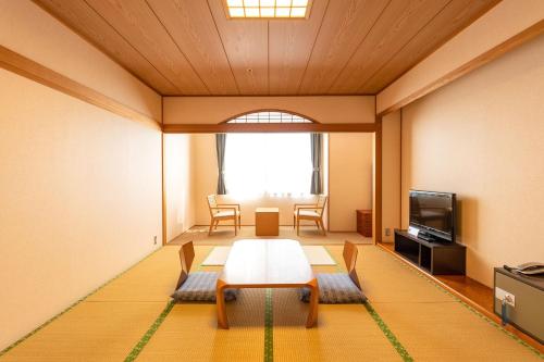Economy Japanese-Style Family Room - Shared Bathroom - Non-Smoking