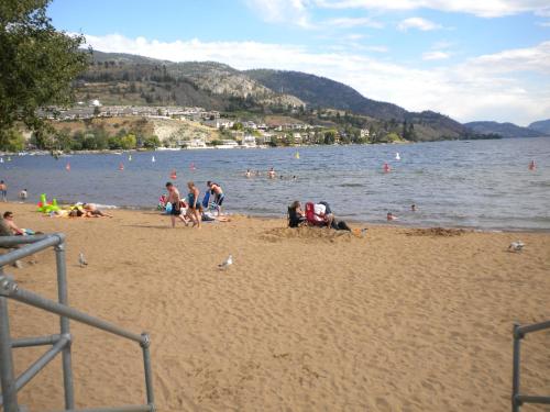 Holiday House Motel - Accommodation - Penticton