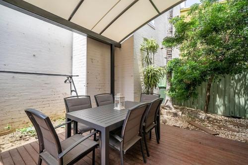 Newtown Nest - Chic Terrace Living off King Street - image 12