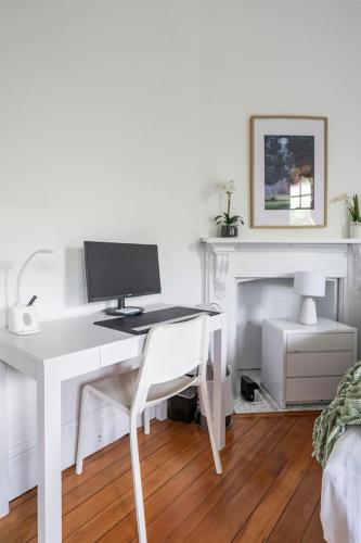 Newtown Nest - Chic Terrace Living off King Street - image 2