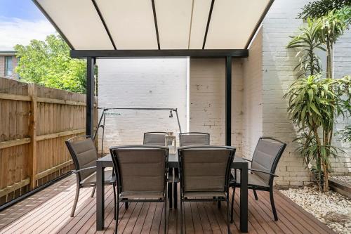 Newtown Nest - Chic Terrace Living off King Street - image 7
