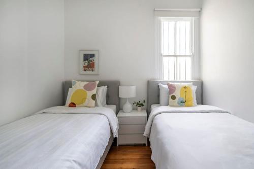 Newtown Nest - Chic Terrace Living off King Street - image 2