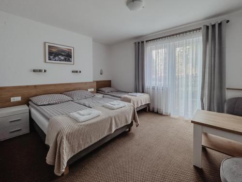 1 double bed, 1 twin bed