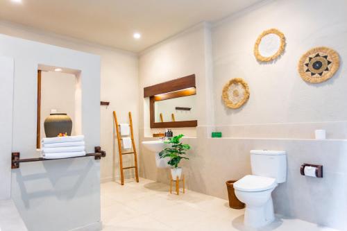 Deluxe Double or Twin Room image 2