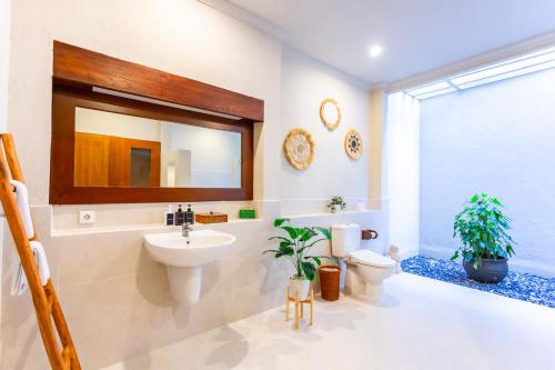 Deluxe Double or Twin Room image 6