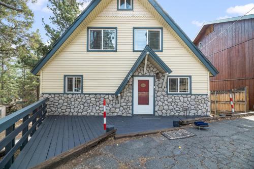 PETER PAN'S CABIN - Close to Lake and Slopes