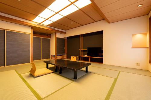 Japanese-Style Family Room - Main Building - Smoking