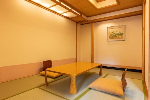 Superior Twin Room with Tatami Area - Smokng