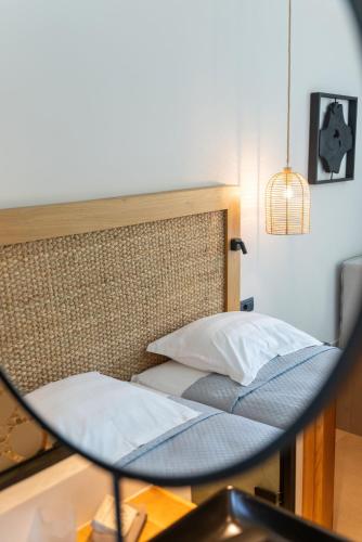 Junior Suite with Garden or Side Sea View image 2