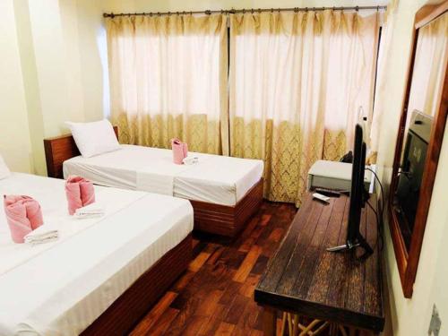 room detail thumbnail 2