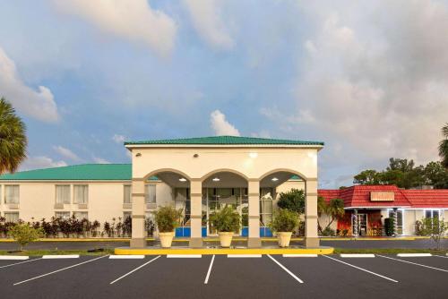 Days Inn by Wyndham Fort Pierce Midtown