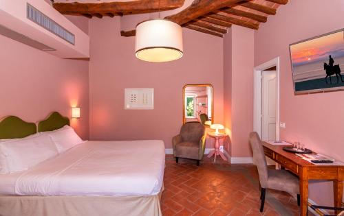 Classic Double Room with View image 10