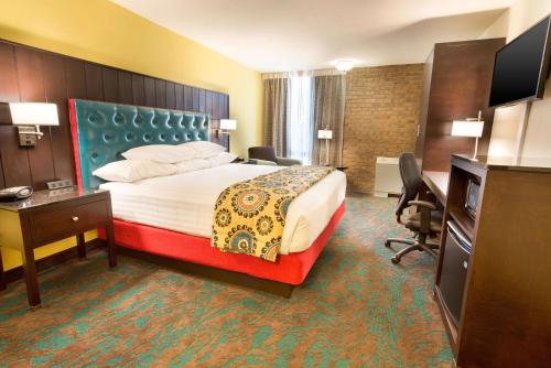 Deluxe Room with King Bed