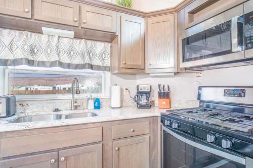 Redrock Moab Tiny House w Large Loft Site 8 in Moab, USA