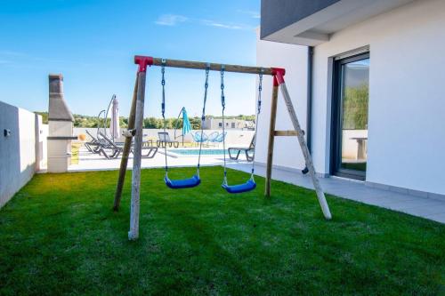 Villa Elite 1 & 2 with Two Pools in สตินยัน